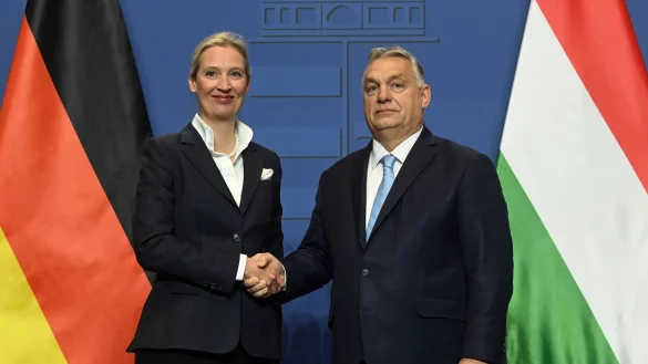 Das Treffen zwischen Weidel und Orban wurde inszeniert wie ein Staatsbesuch. - &copy; Szilard Koszticsak/MTI/AP/dpa