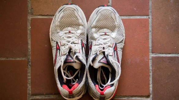 Neujahrsvorsätze können frustrieren: Mit weniger Zielen und realistischen Erwartungen bleibt die Motivation länger erhalten. - © Julian Stratenschulte/dpa