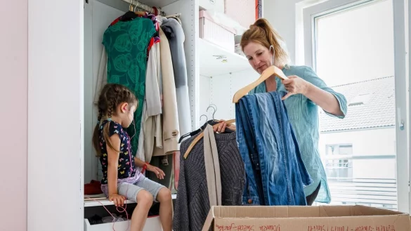 Gut vorbereiten und Zeit einplanen: F&uuml;r einen erfolgreichen Wechsel sind ausreichend Aufbewahrungsboxen, M&uuml;lls&auml;cke und ein ganzer Tag Zeit ideal. - &copy; Markus Scholz/dpa-tmn