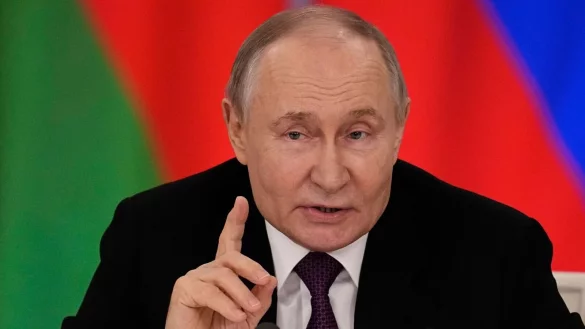 Putin sagt zu einer Waffenruhe in der Ukraine klar «Ja, aber». - © Alexander Zemlianichenko/AP/dpa