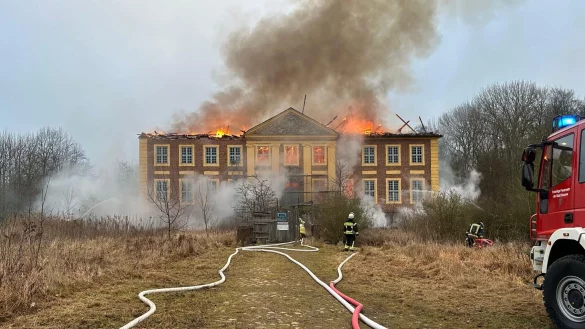 Die Polizei geht von Brandstiftung aus. - &copy; Freiwillige Feuerwehr Dassow/dpa