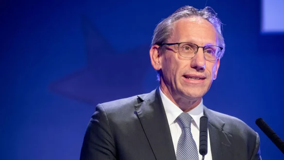 Der Bundesfinanzminister rät zu Verhandlungen mit Trump. (Archivbild) - © Helmut Fricke/dpa