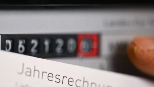 Ein Wechsel des Stromanbieters kann Geld sparen, sagen Verbrauchersch&uuml;tzer. Ein paar Dinge sollten Haushalte allerdings beachten. (Archivbild) - &copy; Bernd Wei&szlig;brod/dpa