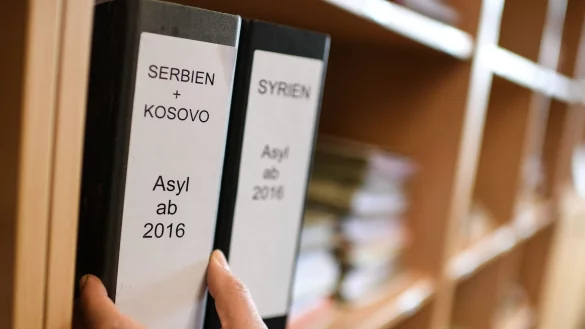 Besonders lange m&uuml;ssen sich Asylbewerber aus Togo, Gambia und Nigeria gedulden (Archivbild). - &copy; Felix K&auml;stle/dpa