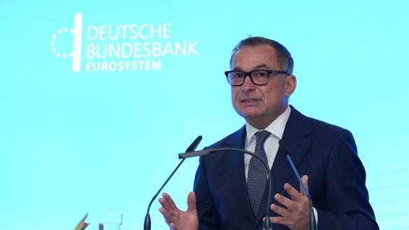 Bundesbank-Präsident Nagel warnt vor Schäden für die deutsche Wirtschaft im Zuge neuer US-Zölle (Archivbild). - © Marcus Brandt/dpa