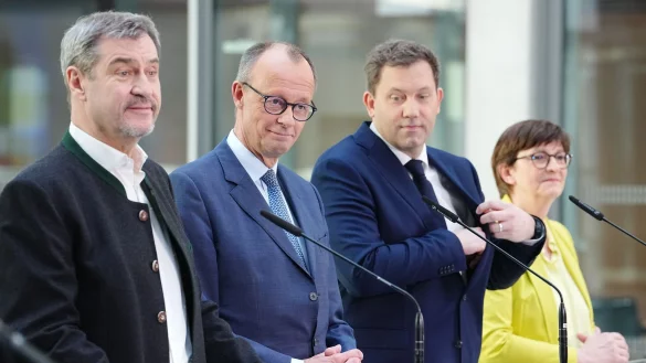 Vor der n&auml;chsten Phase der Koalitionsverhandlungen sind noch viele Punkte strittig. (Archivbild) - &copy; Kay Nietfeld/dpa