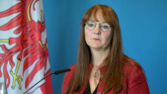 Die SPD-Politikerin Katrin Lange gibt nach tagelangem Streit um die Entlassung des Verfassungsschutzchefs in Brandenburg ihr Amt als Innenministerin auf. - &copy; Michael Bahlo/dpa