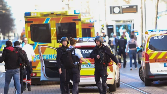 In der Mannheimer Innenstadt ist ein Fahrzeug in eine Menschenmenge gefahren. Dabei kamen zwei Menschen ums Leben. - &copy; Dieter Leder/dpa