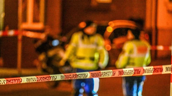 Ein Zeuge findet einen schwer verletzten Mann in Stuttgart - danach läuft ein Großeinsatz. - © Marius Bulling/dpa