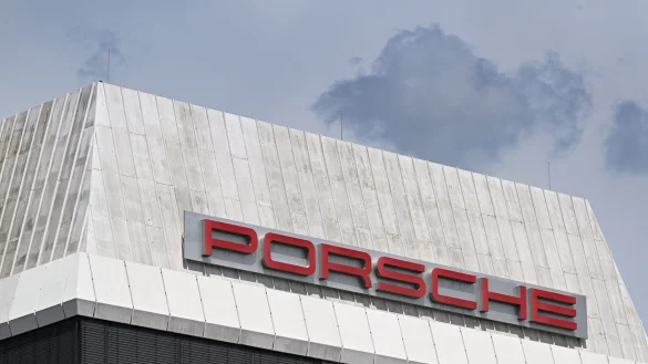 Der Porsche-Gewinn ist eingebrochen. (Archvibild) - © Bernd Weißbrod/dpa