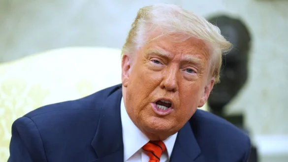 Trump verkündet die Kapitulation der Huthi gegenüber den USA. - © Evan Vucci/AP/dpa