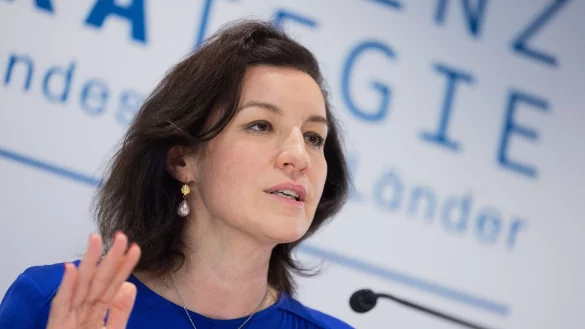 Forschungsministerin Dorothee Bär nennt die neuen Vorgaben für Harvard «fatal». (Archivbild) - © Rolf Vennenbernd/dpa