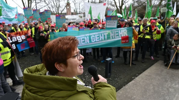 Verdi-Vize Christine Behle k&uuml;ndigt m&ouml;gliche Eskalation vor Bundestagswahl an. (Archivbild) - &copy; Arne Dedert/dpa