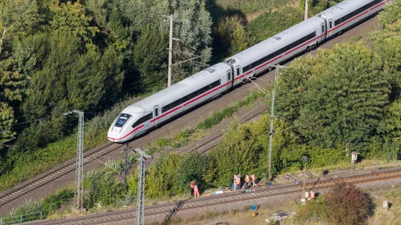 Mittlerweile l&auml;uft der Bahnverkehr zwischen Hannover und Berlin fast wieder wie gewohnt. - &copy; Julian Stratenschulte/dpa