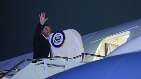 US-Vizepräsident Vance reiste am Freitag wieder ab - und ließ viele in München irritiert zurück. - © Leah Millis/Pool Reuters/AP/dpa