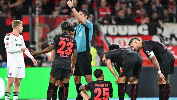 Exequiel Palacios (unten) f&auml;llt lange aus. - &copy; Federico Gambarini/dpa