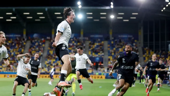 Die deutsche U21 jubelt über den Halbfinal-Einzug. - © Branislav Racko/dpa