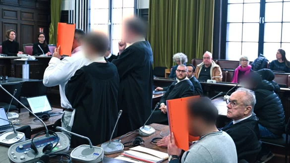 Die Verteidigung des j&uuml;ngeren Angeklagten bestreitet eine T&ouml;tungsabsicht. - &copy; David Hammersen/dpa