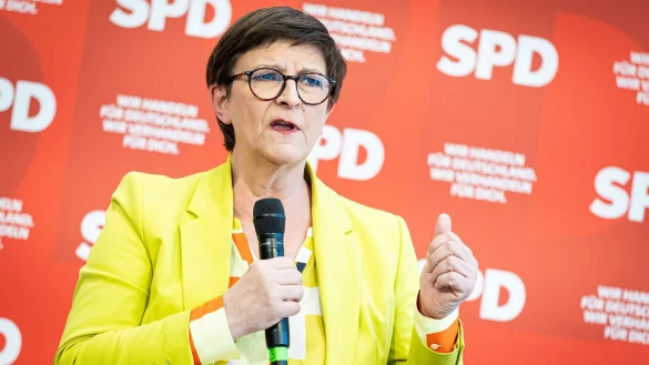 «Frauen stellen die Hälfte der Bevölkerung und wir wollen auch, wie wir manchmal sagen, nicht nur den halben Kuchen, sondern die halbe Bäckerei», sagt die SPD-Vorsitzende Saskia Esken. - © Moritz Frankenberg/dpa