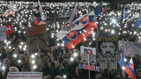 Eine Hauptforderung der Demonstranten war der Rücktritt von Ministerpräsident Fico. - © ?álek Václav/CTK/dpa