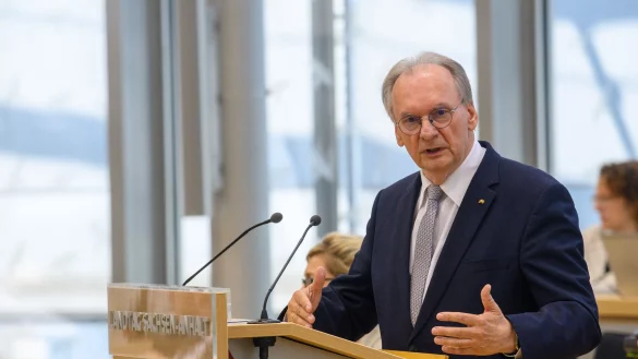 Sachsen-Anhalts Ministerpr&auml;sident Reiner Haseloff (CDU) w&uuml;rde nach eigenen Worten im Falle einer AfD-Regierung &uuml;ber einen Wegzug nachdenken - &copy; Klaus-Dietmar Gabbert/dpa