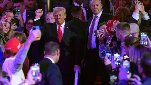 Am Vorabend seiner Vereidigung als 47. US-Präsident ließ sich Donald Trump in der Hauptstadt von Anhängern feiern. - © Evan Vucci/AP/dpa