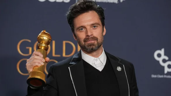Sebastian Stan setzt sich in der Sparte «Bester Komödien-Darsteller» durch. - © Chris Pizzello/Invision/AP/dpa