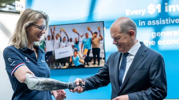 Mehr als 3.000 Vertreter von Regierungsstellen und Zivilorganisationen aus 100 Staaten kommen noch bis Donnerstag zum 3. Weltgipfel für Menschen mit Behinderung zusammen. - © Michael Kappeler/dpa