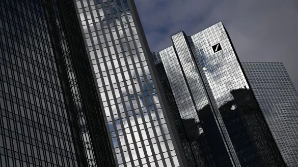 Die Deutsche Bank schlie&szlig;t wie angek&uuml;ndigt Filialen und streicht 2000 Jobs (Archivbild) - &copy; Arne Dedert/dpa