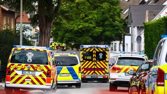 Ein Toter und ein Verletzter nach Schüssen in Menden. - © Alex Talash/dpa