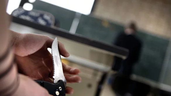 Ob Cybermobbing, physische oder verbale Gewalt - Lehrkräfte sehen sich vor allem in Nordrhein-Westfalen vielen Übergriffen ausgesetzt. (Symbolbild) - © Oliver Berg/dpa