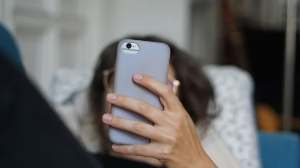 Die Möglichkeiten von KI ruft auch Cyberkriminelle auf den Plan. Sie lassen KI überzeugend formulierte E-Mails erstellen - zu allen möglichen Sachverhalten in allen möglichen Sprachen. - © Weronika Peneshko/dpa/dpa-tmn