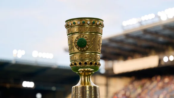 Um diese Troph&auml;e spielen die Teams im DFB-Pokal. - &copy; Bernd Thissen/dpa
