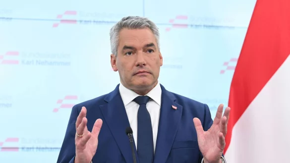 Nehammer ist seit 2021 Regierungschef &Ouml;sterreichs (Foto: Archiv) - &copy; Helmut Fohringer/APA/dpa