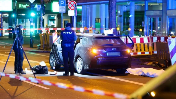 Ein Mann wurde von Unbekannten auf dem Rücksitz erschossen. - © Christoph Reichwein/dpa