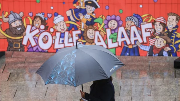 Zum Auftakt der Karnevalstage am Donnerstag wird es ungem&uuml;tlich. Auch die restliche Woche erwartet der DWD immer wieder Regen und Wolken in NRW. (Archivbild) - &copy; Oliver Berg/dpa