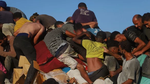 Nach UN-Angaben wird ein Gro&szlig;teil der Hilfsg&uuml;ter in Gaza gepl&uuml;ndert. - &copy; Mariam Dagga/AP/dpa