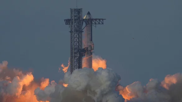 Das Starship hat einen zehnten Testflug absolviert. - © Eric Gay/AP/dpa