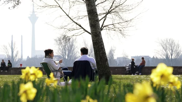 Pünktlich zum Wochenende wird das Wetter in NRW wieder sonnig und warm. (Archivbild) - © Sophie Brössler/dpa