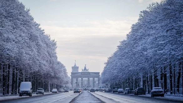 Die kommenden Nächte werden bitterkalt. Zweistellige Minusgrade erwartet der Wetterdienst in manchen Teilen Deutschlands. - © Kay Nietfeld/dpa
