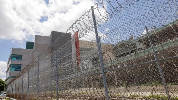 Nach einem Gefängnisausbruch sind immer noch mehrere Männer in den USA auf der Flucht. - © Brett Duke/The Advocate/AP/dpa