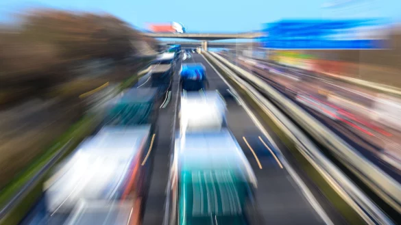 In vielen Lkw sind Sicherheitssysteme manipuliert. (Symbolbild) - &copy; Hendrik Schmidt/dpa