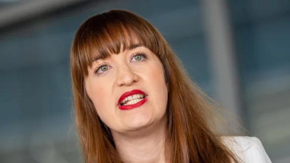 Die Linksfraktion hat Heidi Reichinnek für das Gremium nominiert, das die Arbeit der Geheimdienste kontrolliert. (Archivfoto) - © Michael Kappeler/dpa