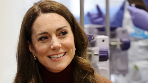 Am Dienstag besuchte Kate ein Londoner Krankenhaus, in dem sie auch selbst behandelt worden war. - © Chris Jackson/PA Wire/dpa