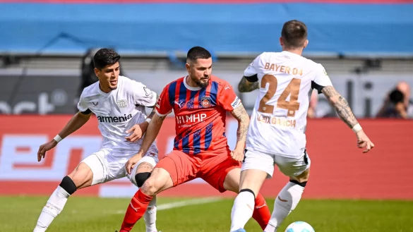 Leverkusens Profis kamen häufig zu spät. - © Harry Langer/dpa