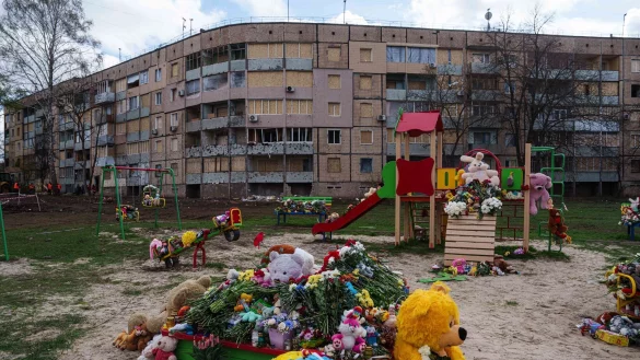 Die Ukraine bringt den russischen Raketenschlag gegen Kinder und Jugendliche nun vor den UN-Sicherheitsrat. - © Evgeniy Maloletka/AP/dpa