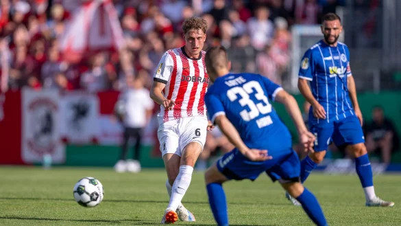 Lotte verteidigte gegen den Bundesligisten eng und kompakt. - &copy; David Inderlied/dpa