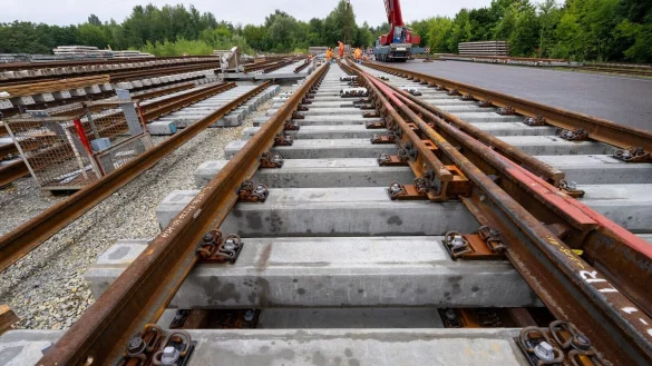 Der letzte Zug ist von der Strecke, nun beginnen die Bauarbeiten zwischen Hamburg und Berlin. (Archivbild) - &copy; Soeren Stache/dpa