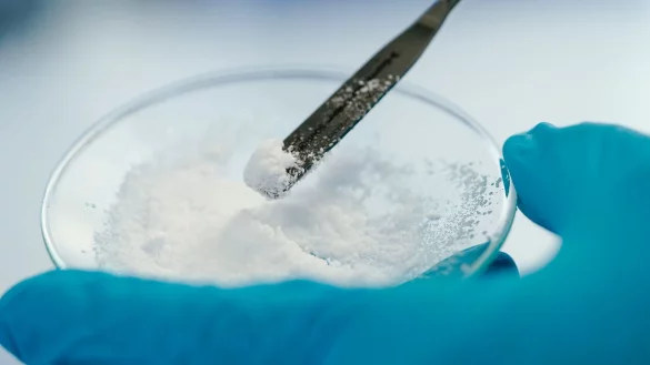 Kritische Rohstoffe werden teils deutlich günstiger. (Archivbild) - © Uwe Anspach/dpa