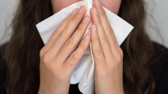 Deutschlandweit geht das RKI von rund 3,1 Millionen Atemwegsinfektion aus (Symbolbild). - © Alicia Windzio/dpa